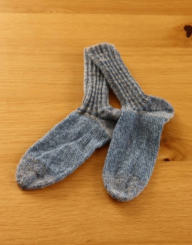Socken handgestrickt hellblau/grau gemustert Grösse 37/38