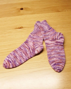 Socken handgestrickt Grösse 32/33 rosa/lila gemustert
