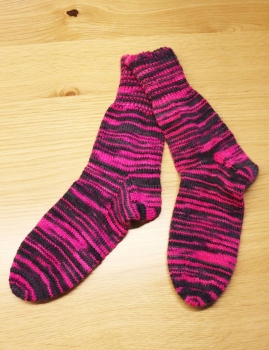 Socken handgestrickt Grösse 35/36 pink neon gemustert
