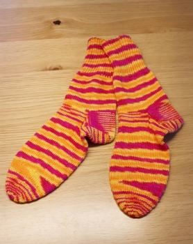 Socken handgestrickt pink/gelb/orange gemustert Grösse 40/41