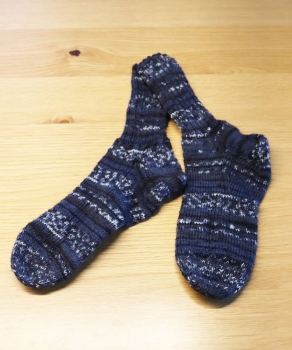Socken handgestrickt blau gemustert Grösse 41 (hellblau, dunkelblau, beige)