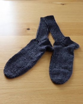 Socken handgestrickt grau gemustert Grösse 48, mit Seide