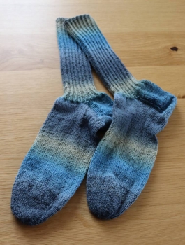 Socken handgestrickt Gr. 50 blau/grün langes Rohr